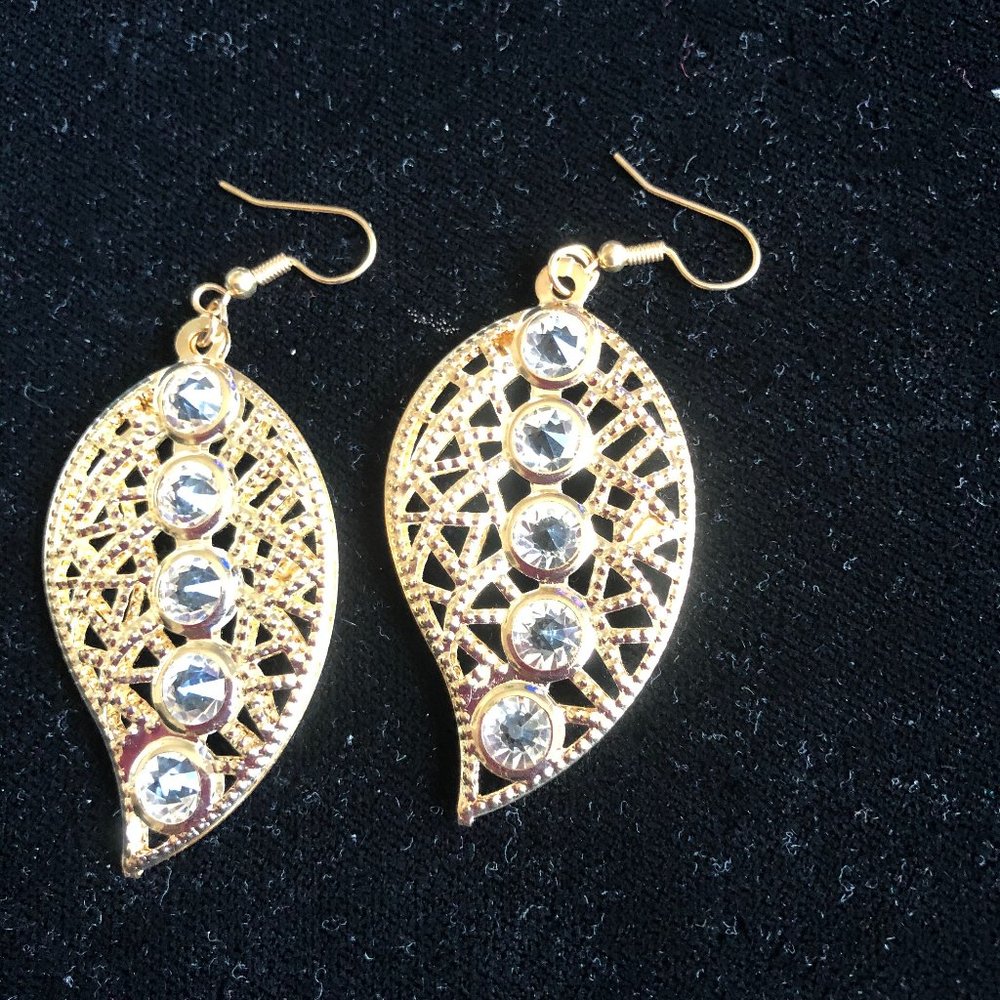 Betsey Johnson leaf-shaped earrings